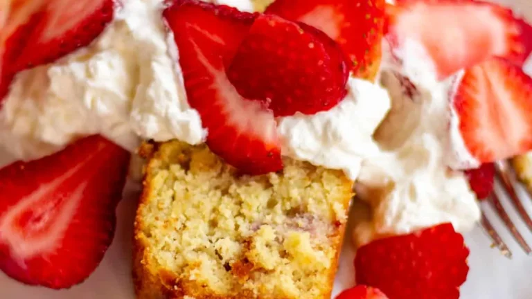 9 Delicious Strawberry Cake Recipes (That Everyone Will Love!)