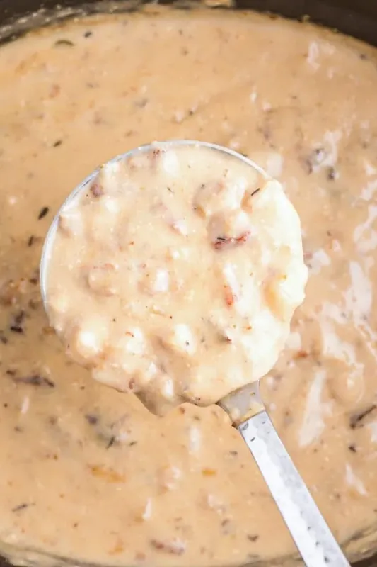 Easy Slow Cooker Clam Chowder