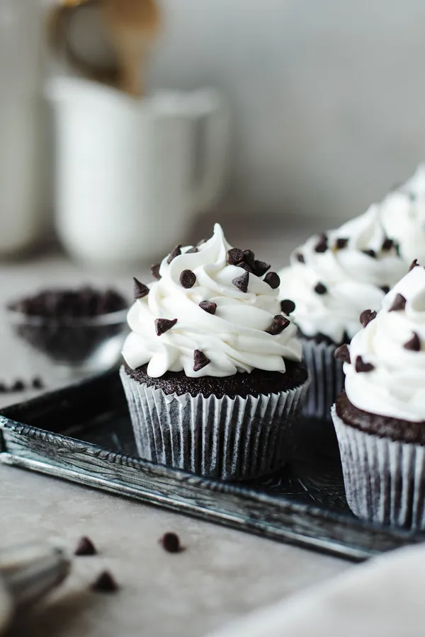 Old-Fashioned Chocolate Mayonnaise Cupcakes