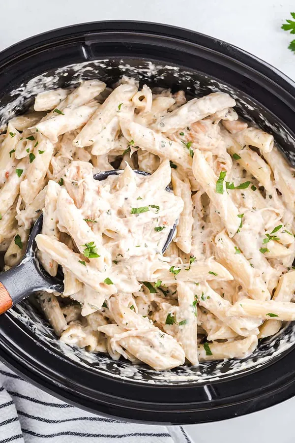 Slow Cooker Olive Garden Chicken Pasta