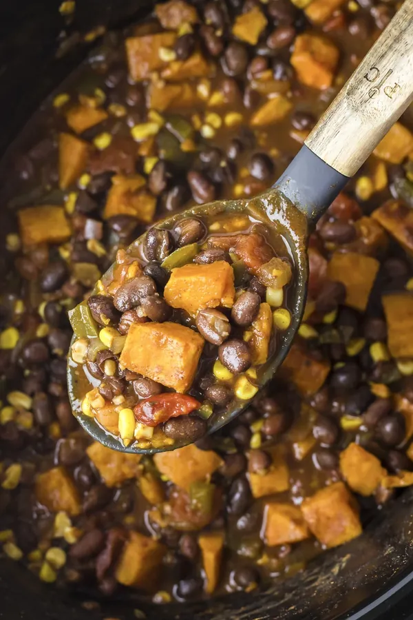 Slow Cooker Sweet Potato Black Bean Chili Recipe