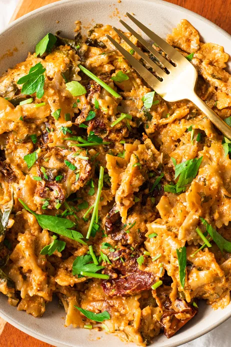creamy one pot sun-dried tomato pasta with coconut milk