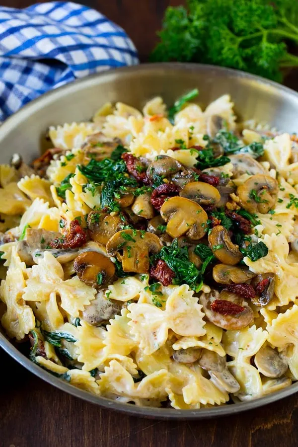 Farfalle Pasta With Mushrooms and Spinach