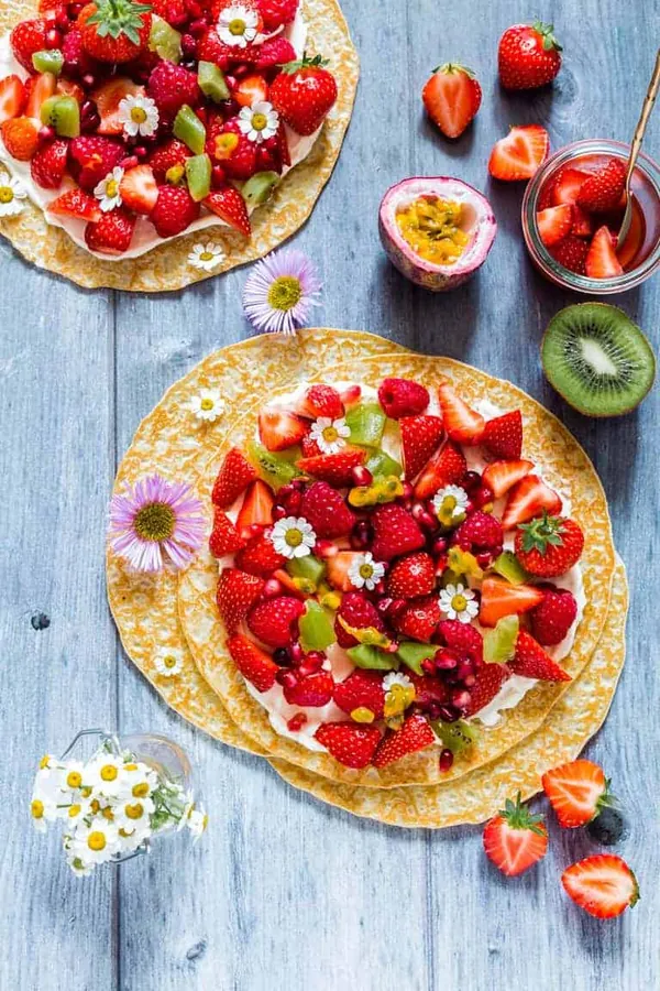Fruit pancake pizza