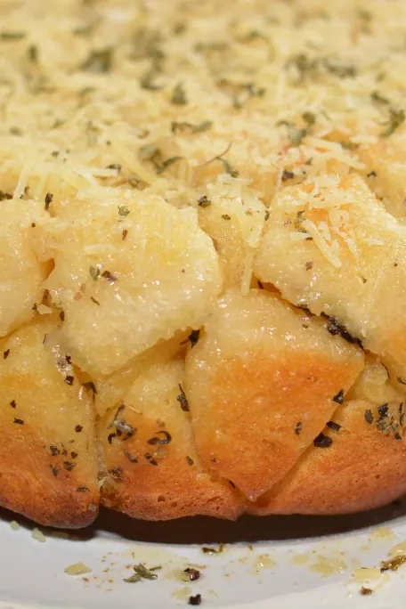 Garlic Parmesan Pull-Apart Bread