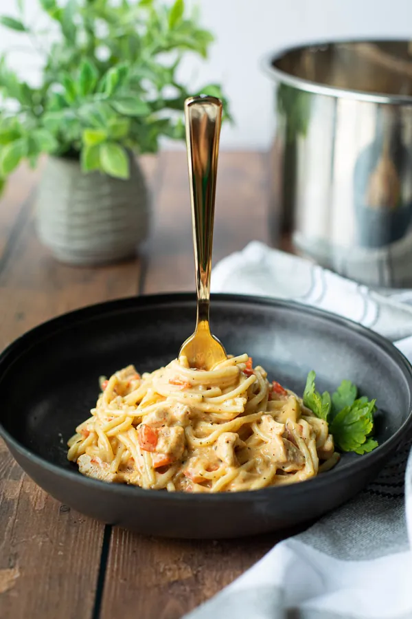 Instant Pot Creamy Chicken Spaghetti