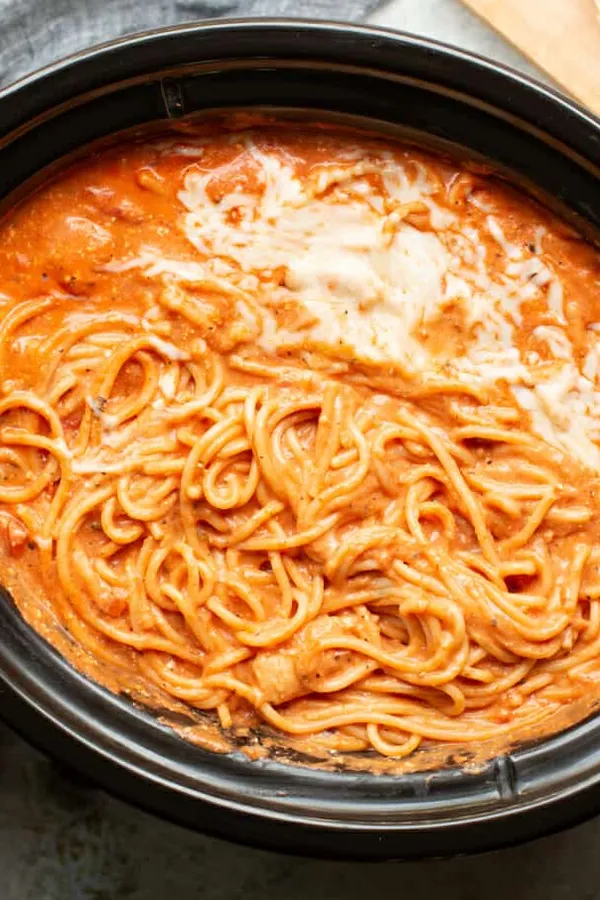 Slow Cooker Creamy Chicken Spaghetti