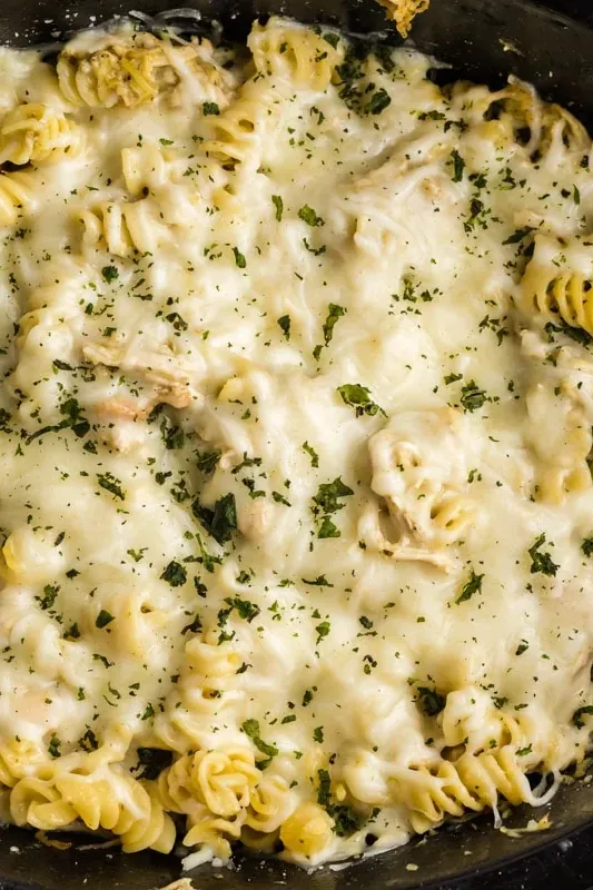 Slow Cooker Pesto Mozzarella Pasta