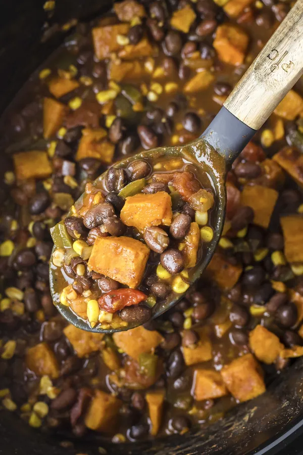 Slow Cooker Sweet Potato Black Bean Chili Recipe
