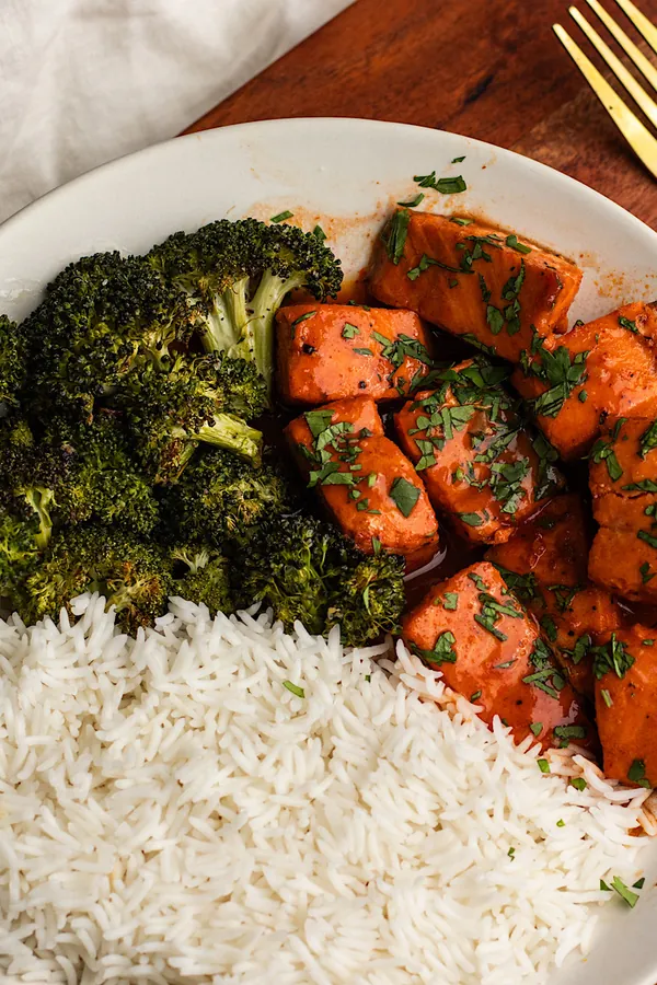 Spicy Maple Salmon Bites with Broccoli