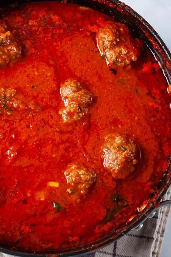 Tender Italian Meatballs In Tomato Sauce (No Breadcrumbs)