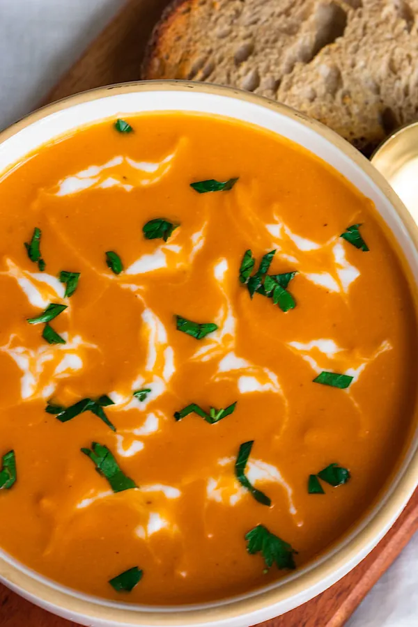 vegan creamy butternut squash tomato soup with cashews