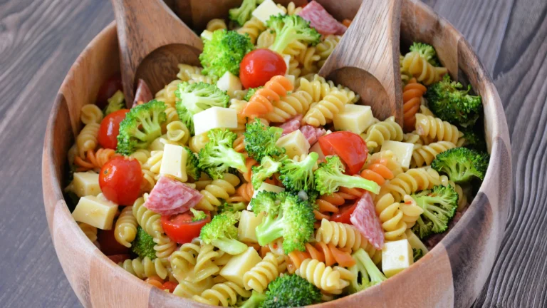 32 Easy Summer Lunch Ideas for Guests (That Everyone Will Love)