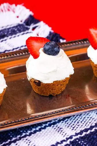 Berry Cheesecake Chocolate Chip Cookie Cups