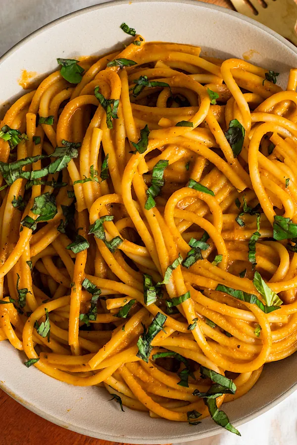 Creamy Red Pepper Gochujang Spaghetti (vegan)