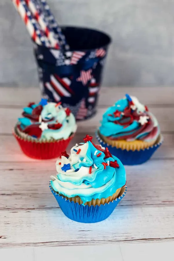 Easy 4th of July Cupcakes