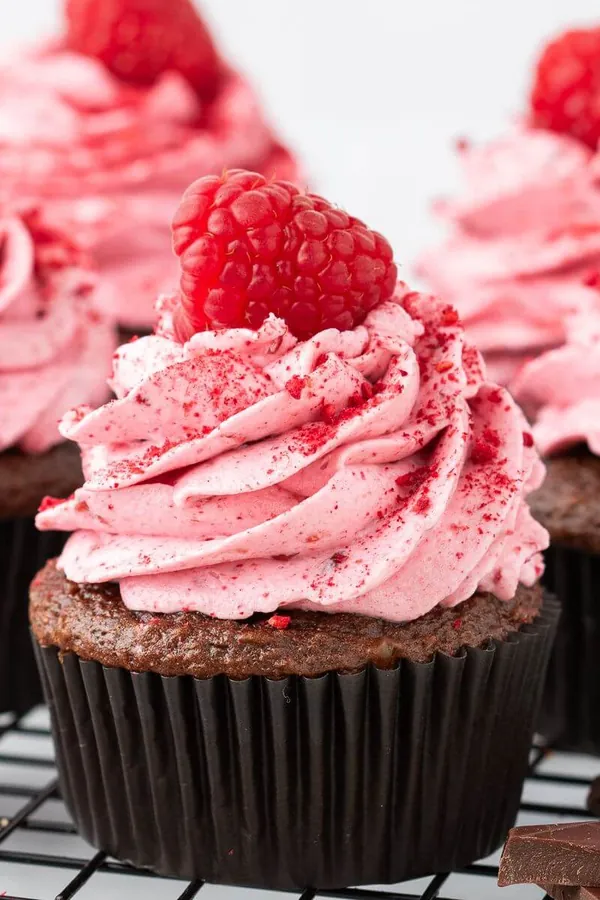 Easy Chocolate Raspberry Cupcakes with Raspberry Frosting