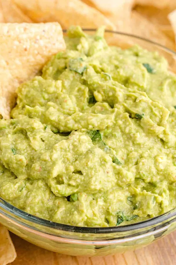 Easy Guacamole Recipe (Simple Steps!)