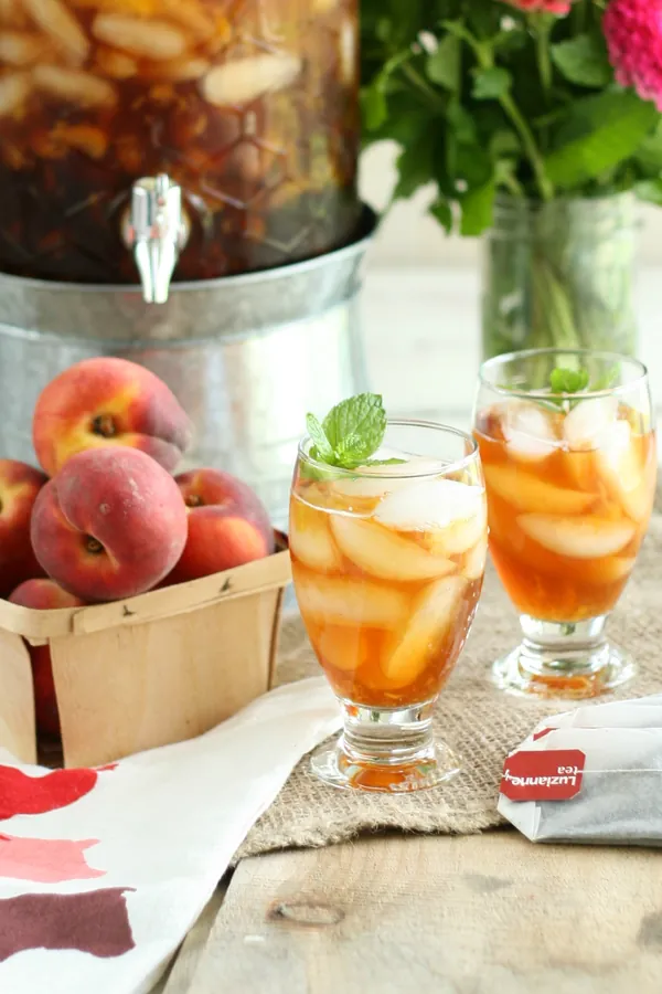 Easy Homemade Peach Sweet Tea