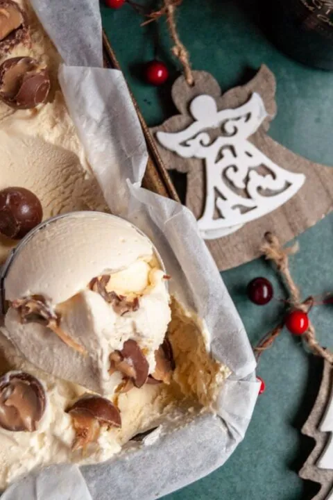 Easy no churn Baileys ice cream