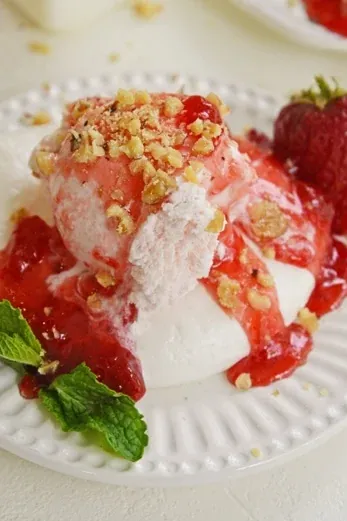 Vanilla Meringue Ice Cream Cups