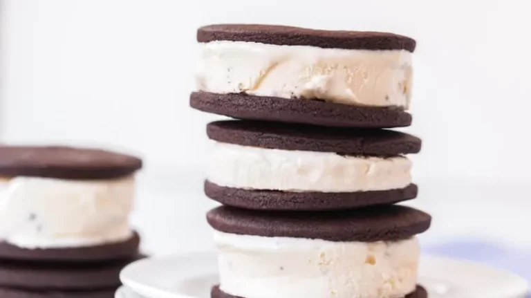 19 Easy Summer Pool Food Ideas (for your next pool party)