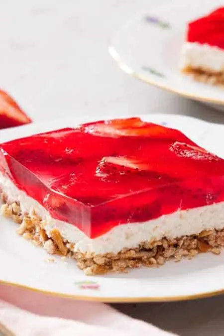 Strawberry Pretzel Salad Recipe