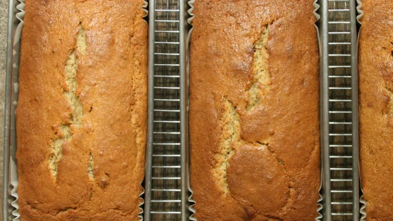 22 Delicious Banana Bread Recipes (that everyone will love)