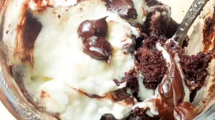 22 Easy Mug Cake Recipes (That Everyone Will Love)