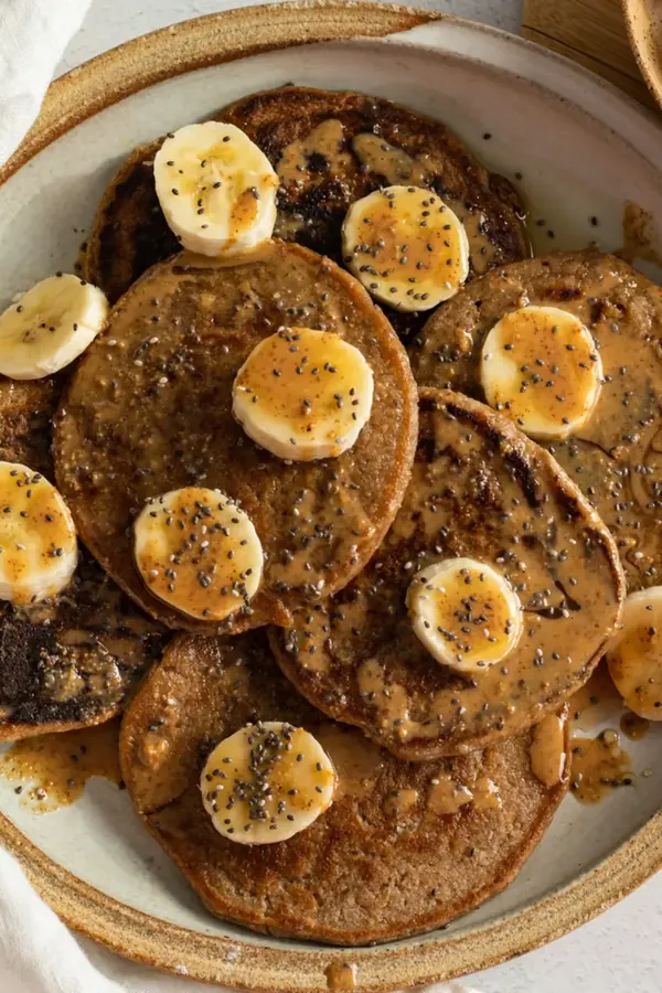 3 ingredient banana oat pancakes (vegan)