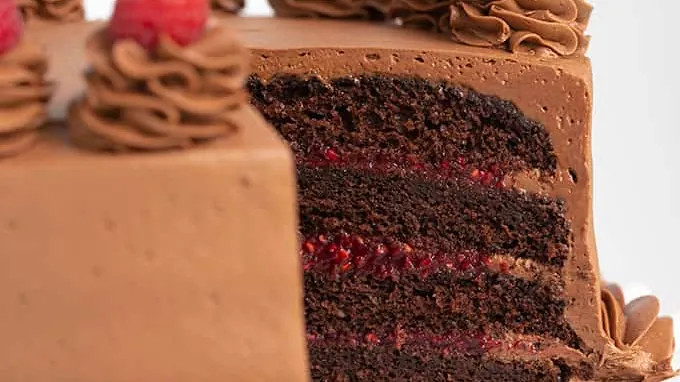 8 Easy Layer Cake Recipes (That Everyone Will Love)