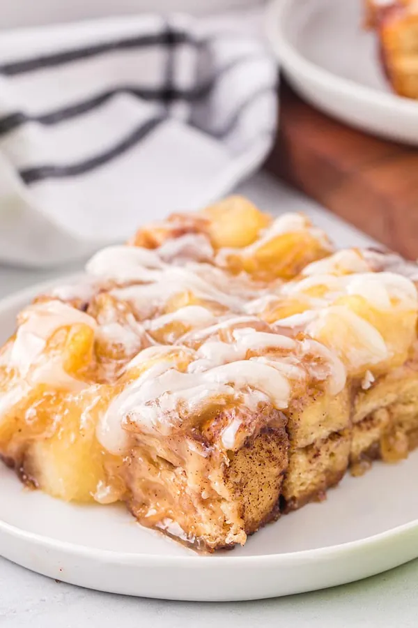 Apple Pie Cinnamon Roll Breakfast Bake