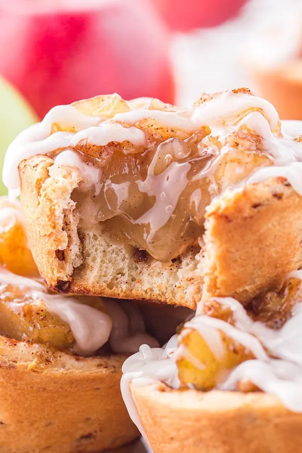 Cinnamon Roll Apple Pie Cups