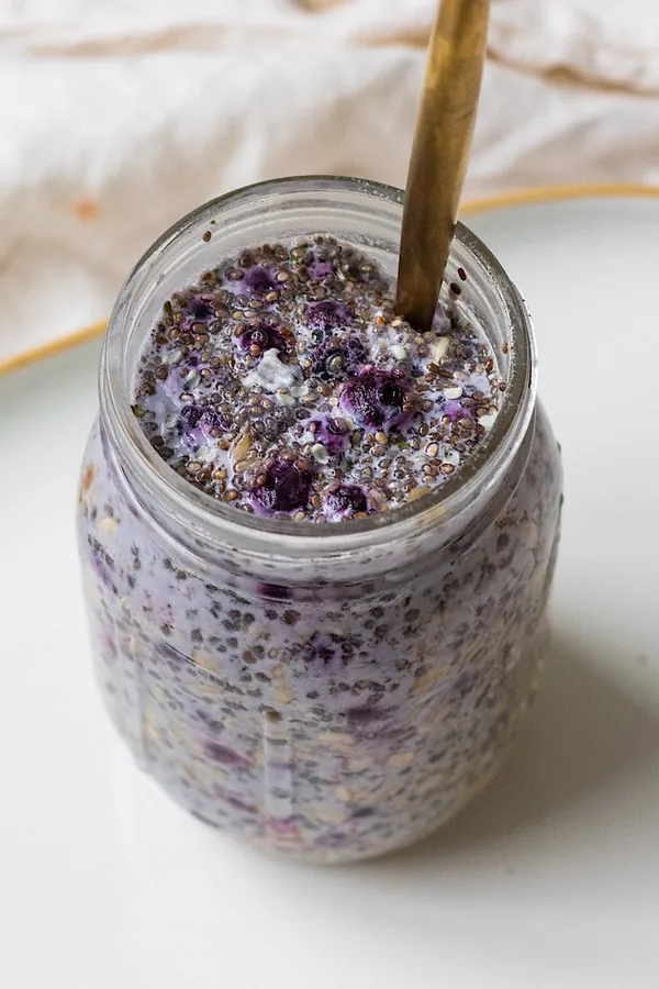 HIGH PROTEIN OVERNIGHT OATS WITHOUT PROTEIN POWDER (VEGAN)