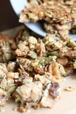 Homemade Crunchy Granola Recipe (Naturally Sweetened)