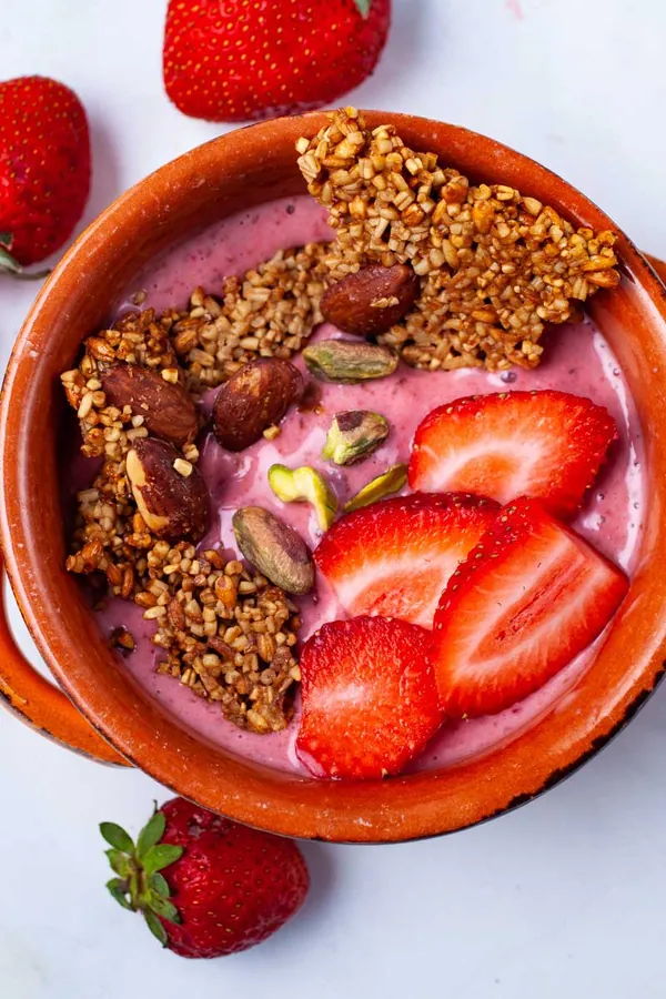 The Best Easy Strawberry Smoothie Bowl