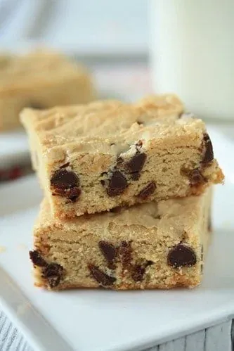 Walnut Chocolate Blondies