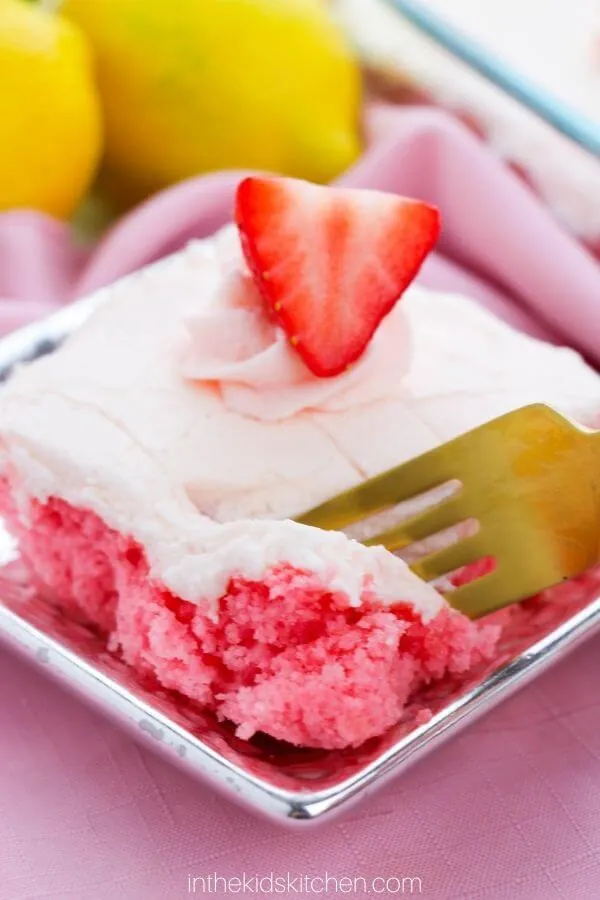2 Ingredient Strawberry Soda Cake