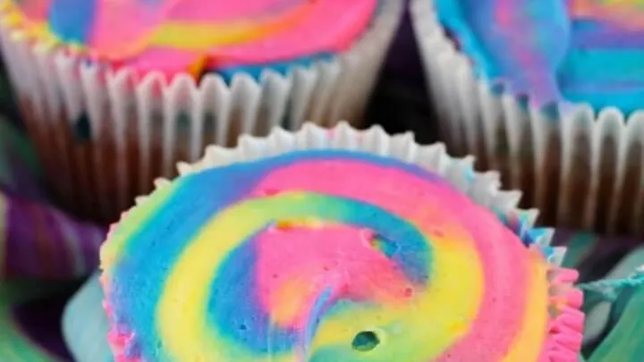 32 Sweet Outdoor Party Cake Recipes (for your next BBQ)