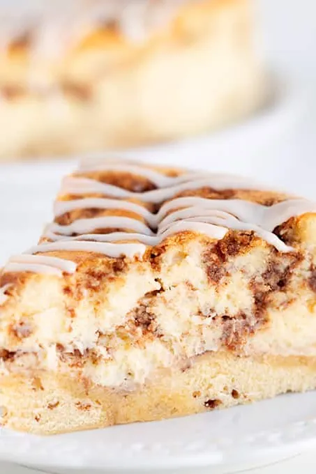 Cinnamon Roll Cheesecake
