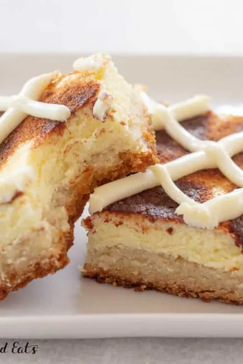 Cinnamon Roll Cheesecake Bars