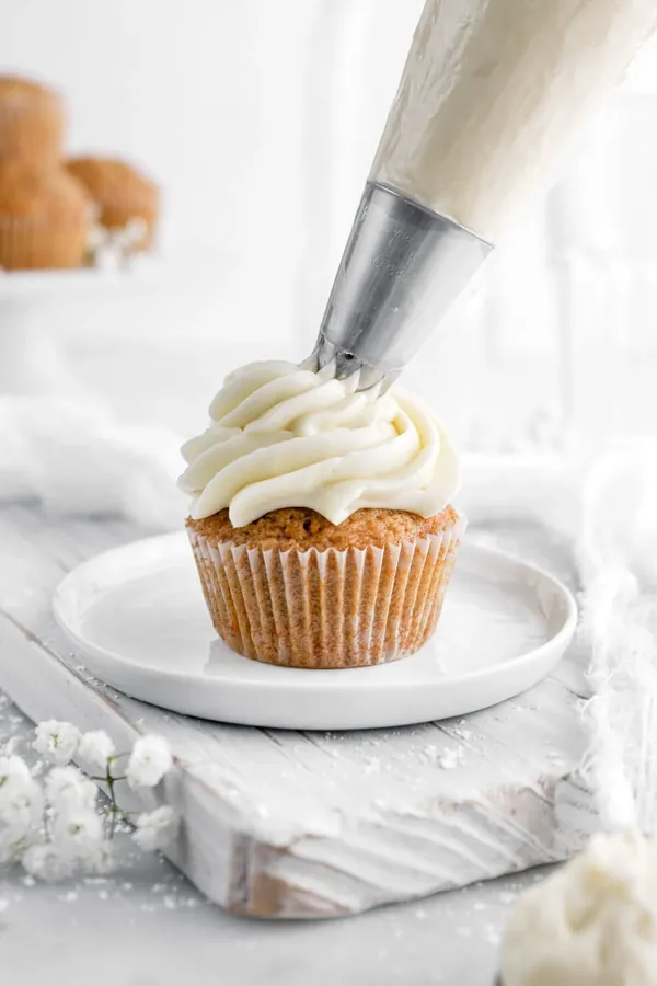 Easy 4 Ingredient Cream Cheese Frosting