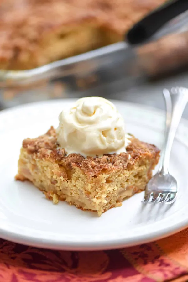 Easy Apple Crumble Cake