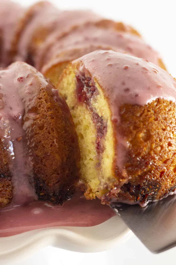 Easy Raspberry Lemonade Bundt Cake Recipe