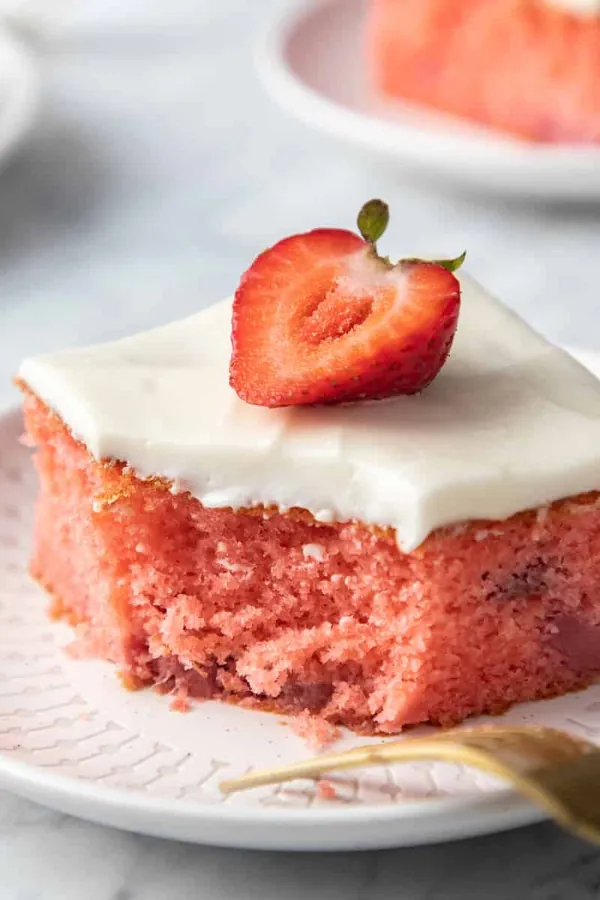 Easy Strawberry Cake