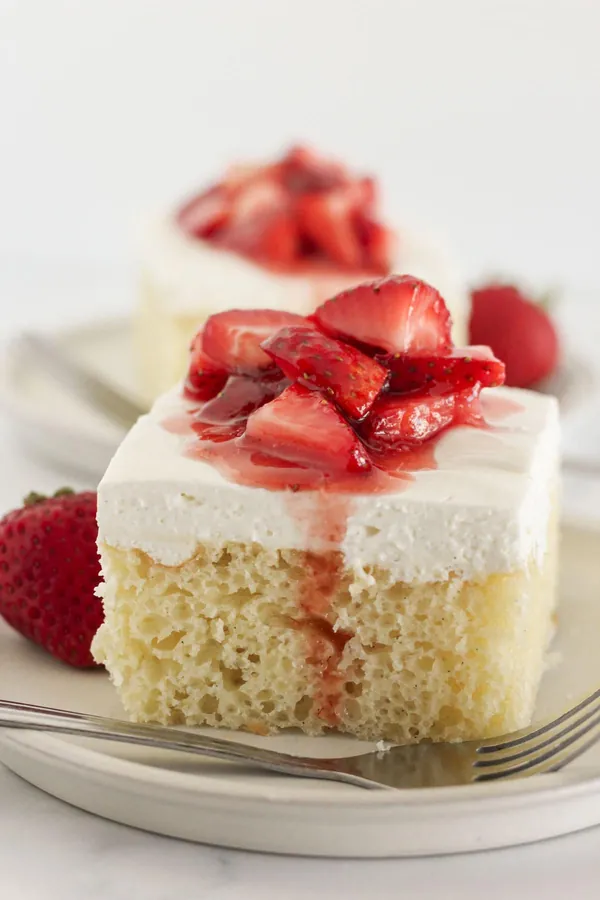 Easy Vanilla Sheet Cake Recipe