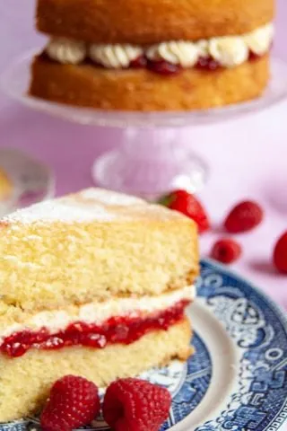 Easy Victoria Sponge Cake 