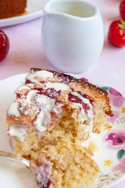 Fresh Strawberry Cake