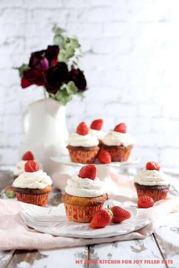 Low Carb Cupcakes with Strawberries