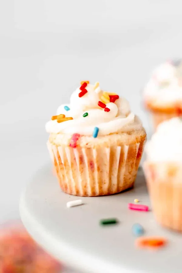 Mini Sprinkle Cupcakes (Mini Funfetti Cupcakes)